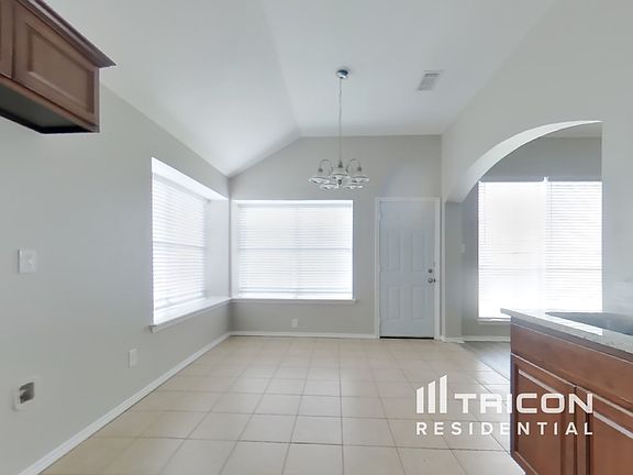 4th image of 1031 Barrymore Ln