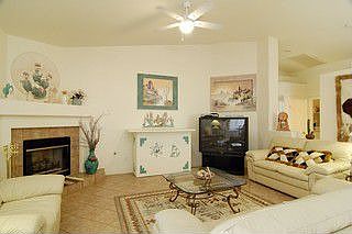 Living Room/Fireplace