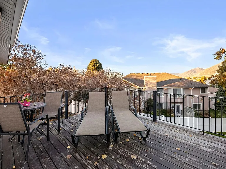 1553 E Huckleberry Cir — Photo 32