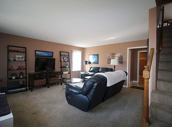 4th image of 9216 Lynwood Dr