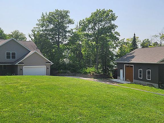 2nd image of 125 Lake Breeze Ln