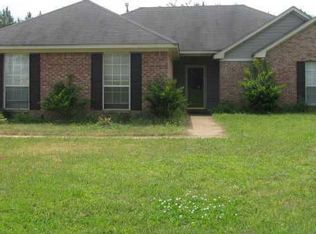 629 Southern Oaks Dr, Florence, MS 39073