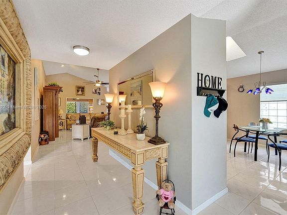 5th image of 6081 Bluegrass Dr