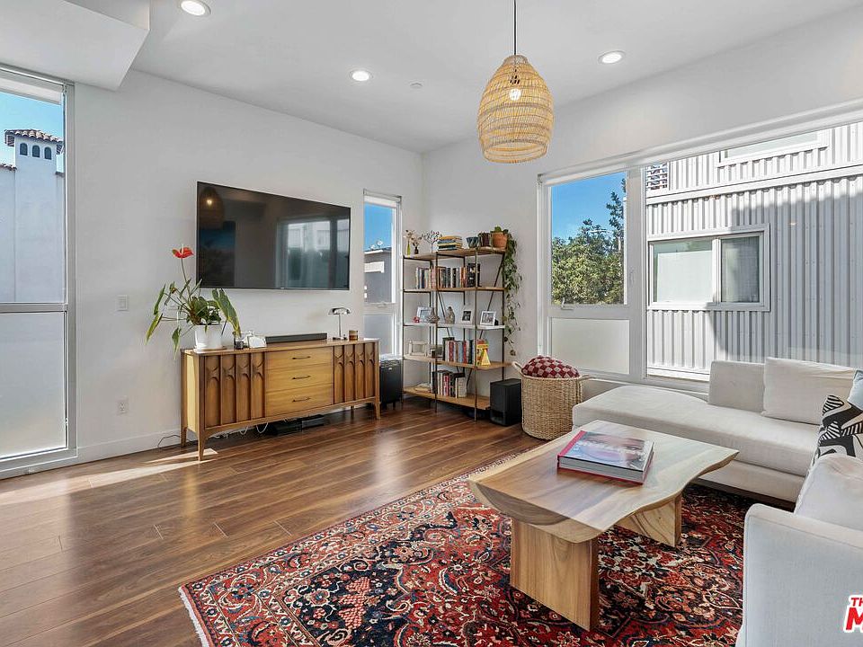1st image of 6024 W Beachwood Ln