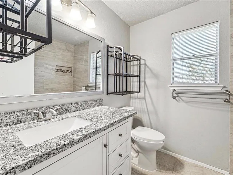 8030 Log Hollow Dr — Photo 7