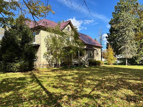 2nd image of 17 Pleasant St