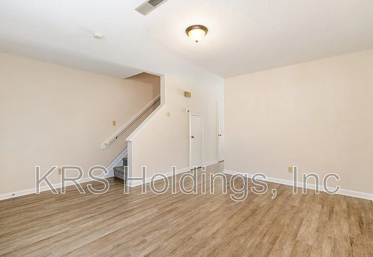 2519 Hitchcock Dr — Photo 2