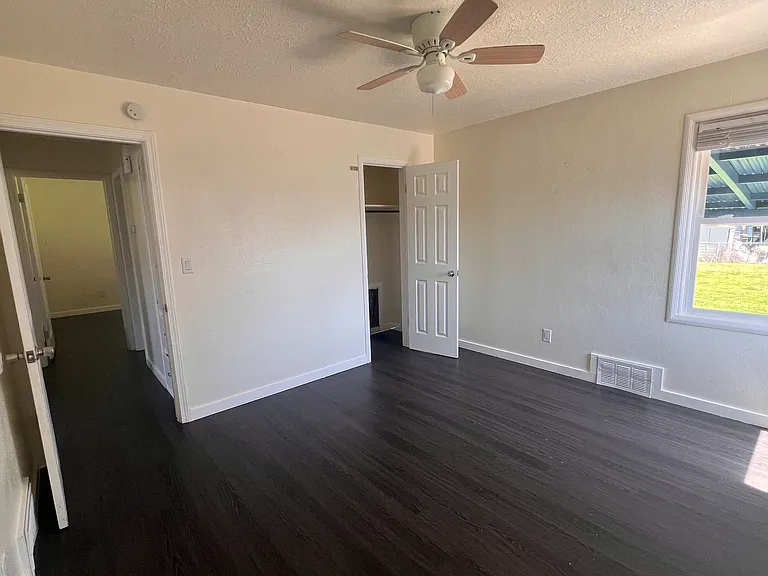 2411 S Illinois Ave — Photo 6