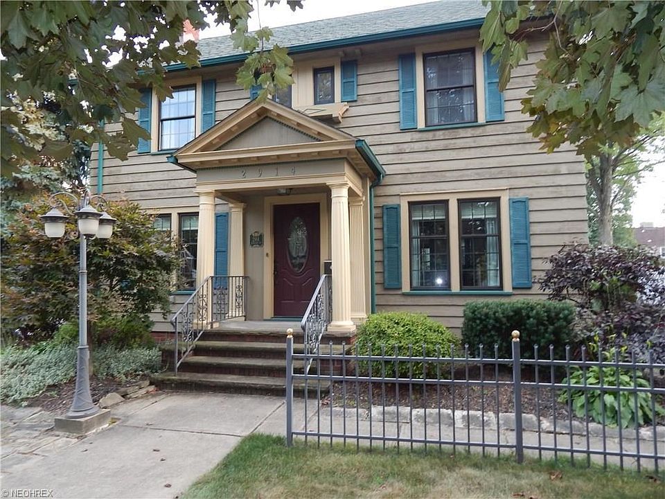 1st image of 2914 Crescent Dr NE
