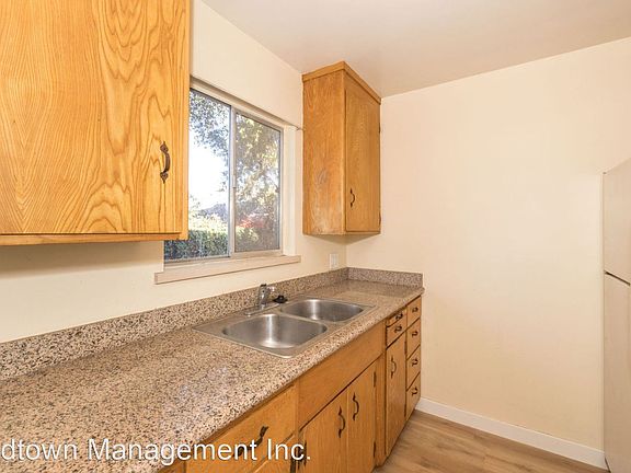 5th image of 314 College Ave APT 4