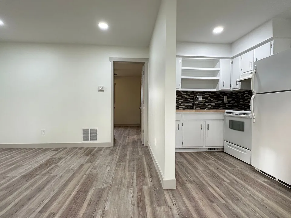 326 W Kenwood Dr #12