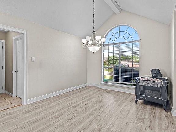 3rd image of 323 Meadowridge Cir