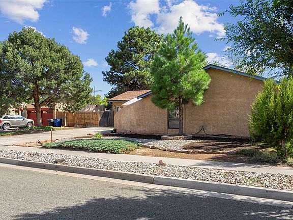 3rd image of 465 Grand Canyon Dr