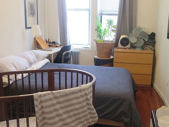 3rd image of 219 Manhattan Ave APT 1