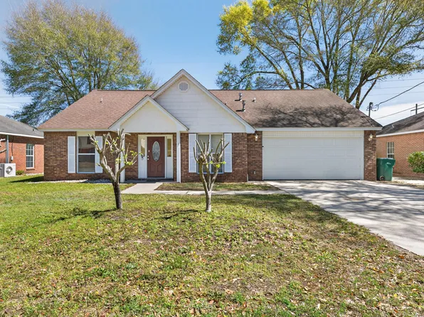 4571 Top Flight Dr, Crestview, FL 32539