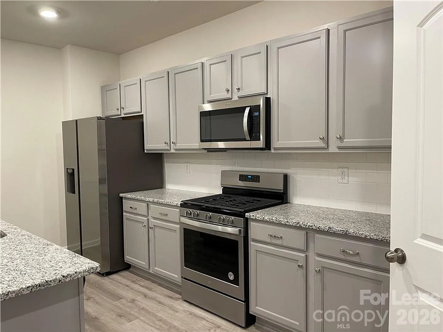 Available for immediate move in! — Photo 2