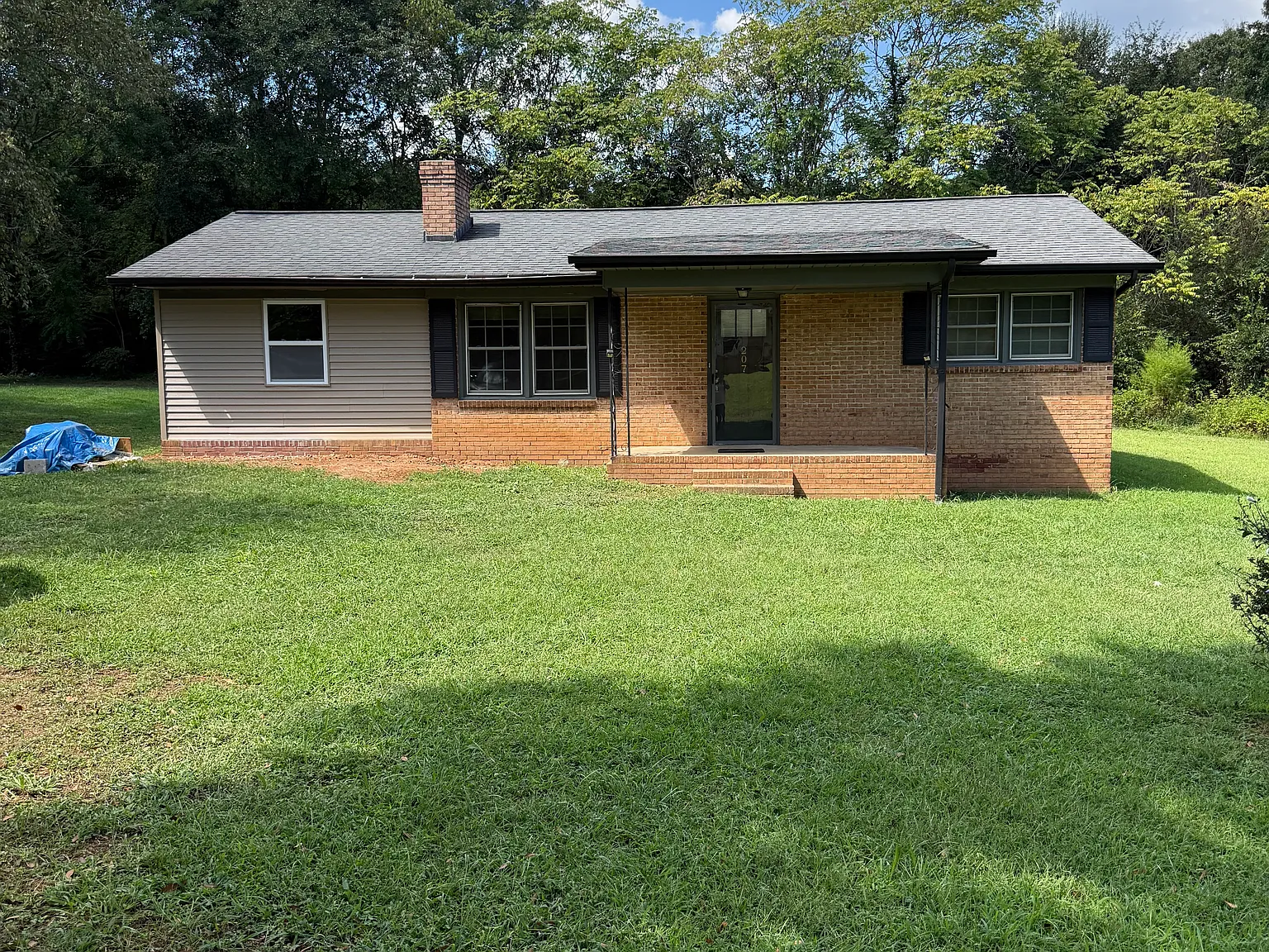 3 bed, 1000 sqft, $1,550 — Photo 1