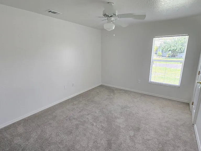 104 Charles Dr — Photo 10