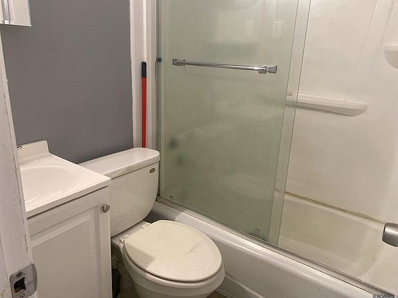 2nd image of 419 W Bluebird St