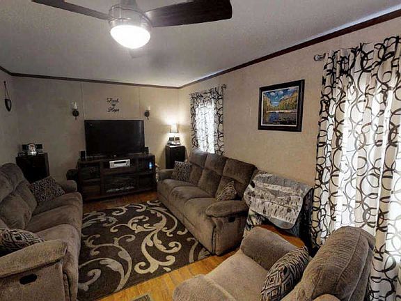 2nd image of 516 Hillcrest Dr
