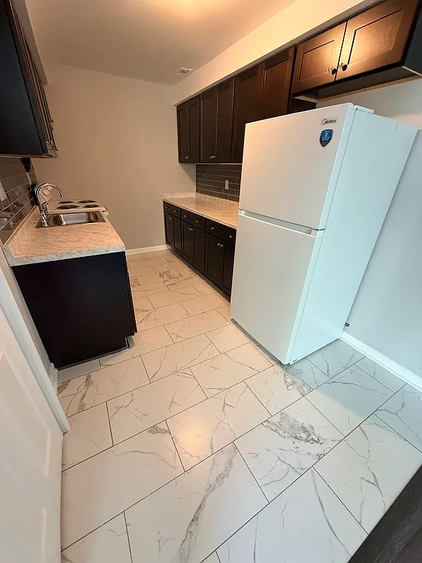1 bed, 1.0 bath, $1,095 — Photo 2