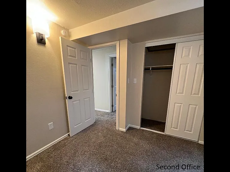 3872 Surrey Ln — Photo 4