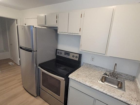 3rd image of 301.5 S Zetterower Ave