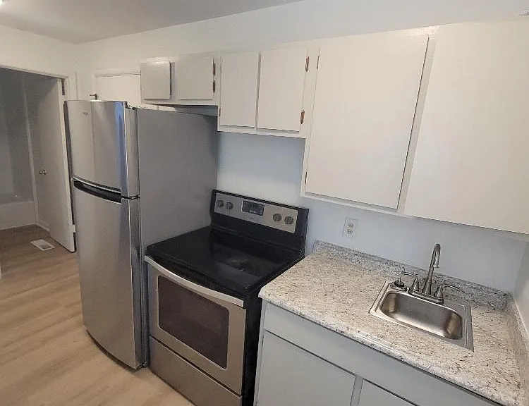 301.5 S Zetterower Ave — Photo 3