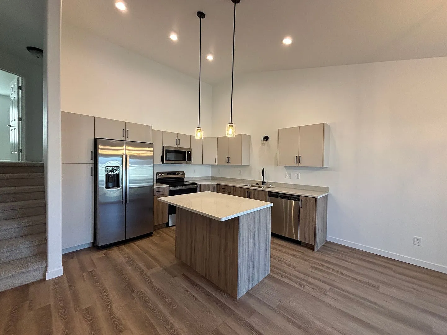 3 Bedroom 3 Bathroom Townhomes — Photo 1