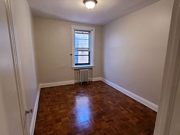 5th image of 6820 Ludlow St #408