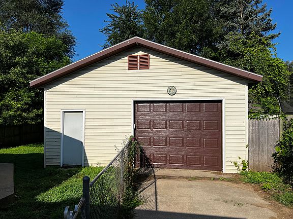 2nd image of 60 Woodlawn Ave S
