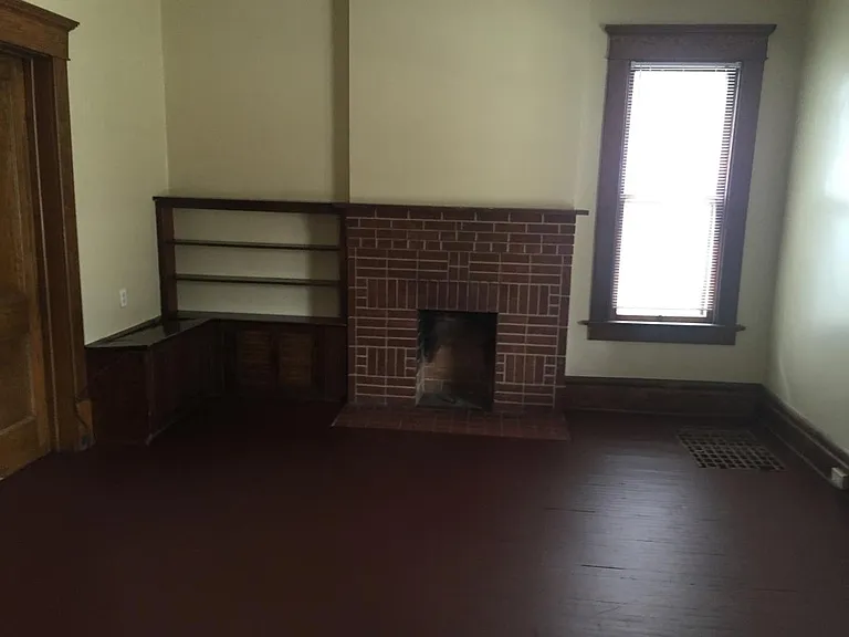 2064 Indianola Ave — Photo 5