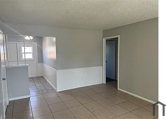 5th image of 325 W Michael Dr