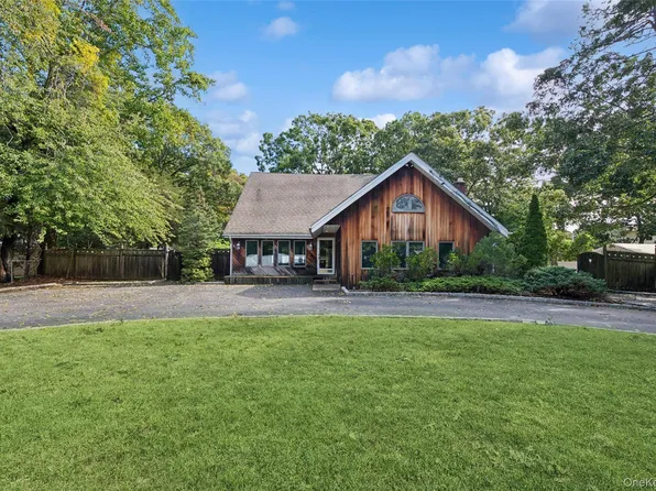 65 Morris Avenue, Holtsville, NY 11742