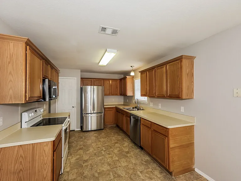 5924 Firethorn Dr — Photo 7