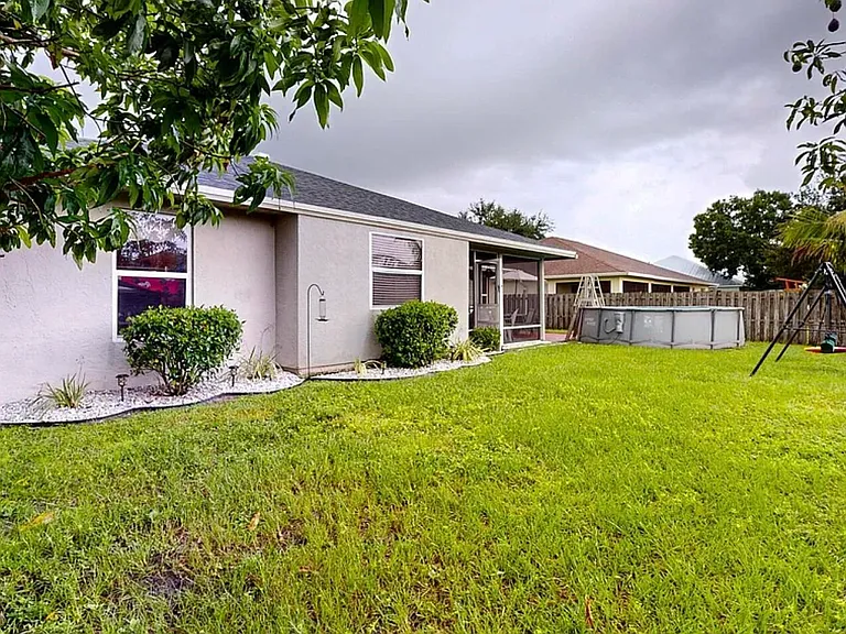 4557 SW Athena Dr — Photo 18