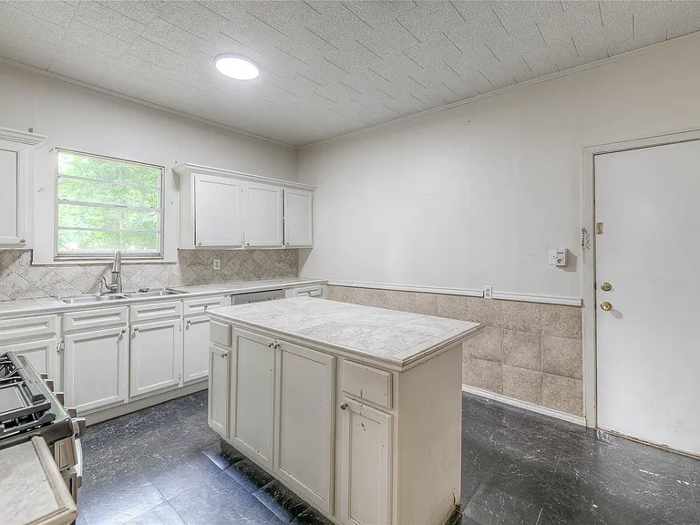 605 Arvon St — Photo 11