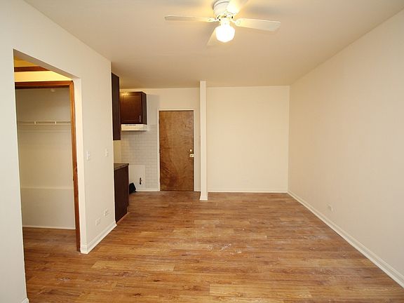 2nd image of 4027 N Kenmore Ave APT 2