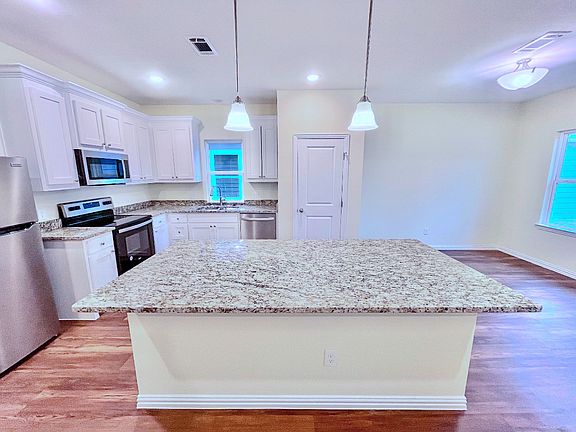 3rd image of 2113 Bluebonnet Ave