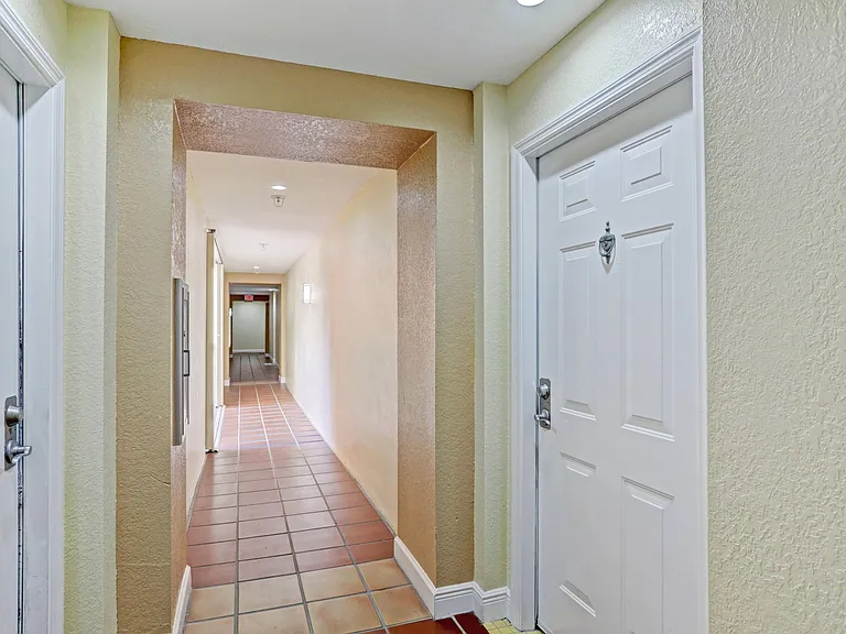 630 Sapodilla Ave #321 — Photo 6