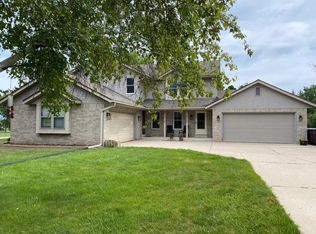 4920 S Sunnyslope Rd, New Berlin, WI 53151