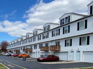 13 Riverwatch Ct, Essington, PA 19029