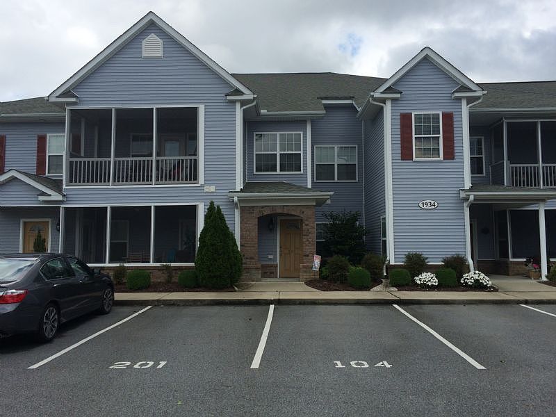 1st image of 1934-201 Tara Ct