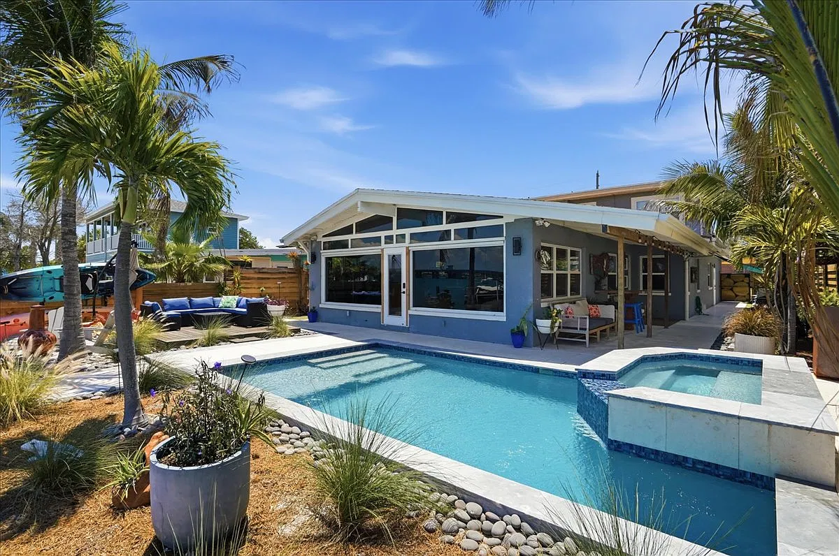 7825 Boca Ciega Dr — Photo 2