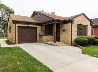 325 Hamilton Ave, Elgin, IL 60123