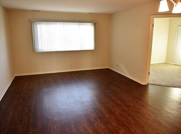 2nd image of 905 N Milwaukee Ave #202