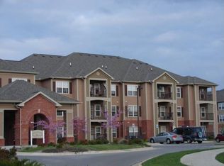 305 E Peachtree Dr, Nixa, MO 65714