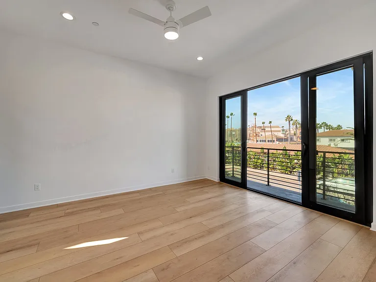109 Daisy Ave #4 — Photo 43