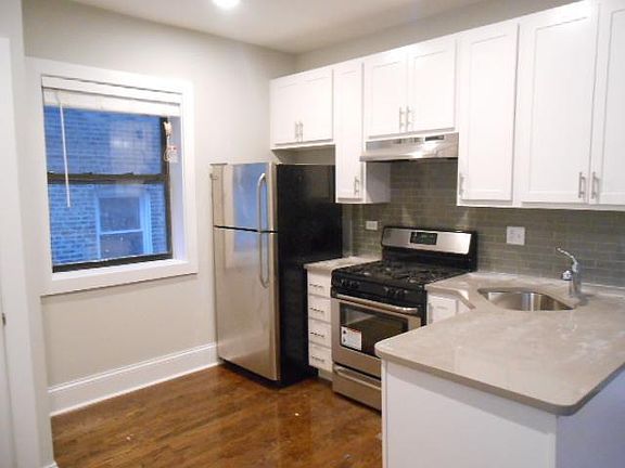 4th image of 2209 W Foster Ave #L1