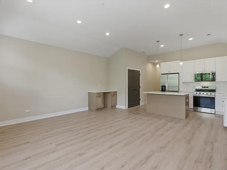 4932 S Champlain Ave #3 — Photo 4